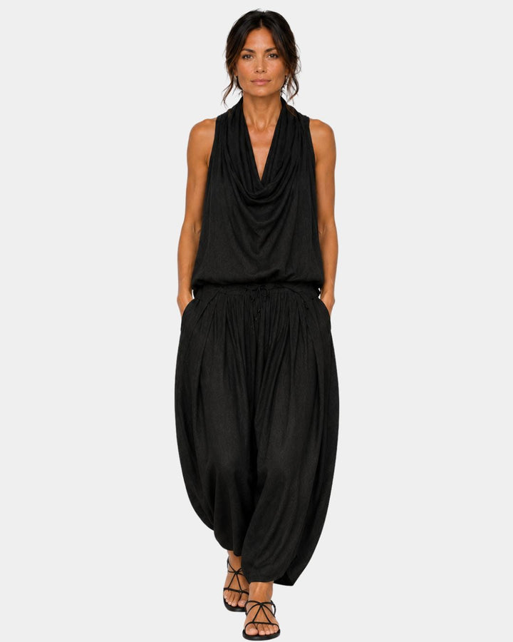 Emmeline | Outfit with sleeveless top and trousers