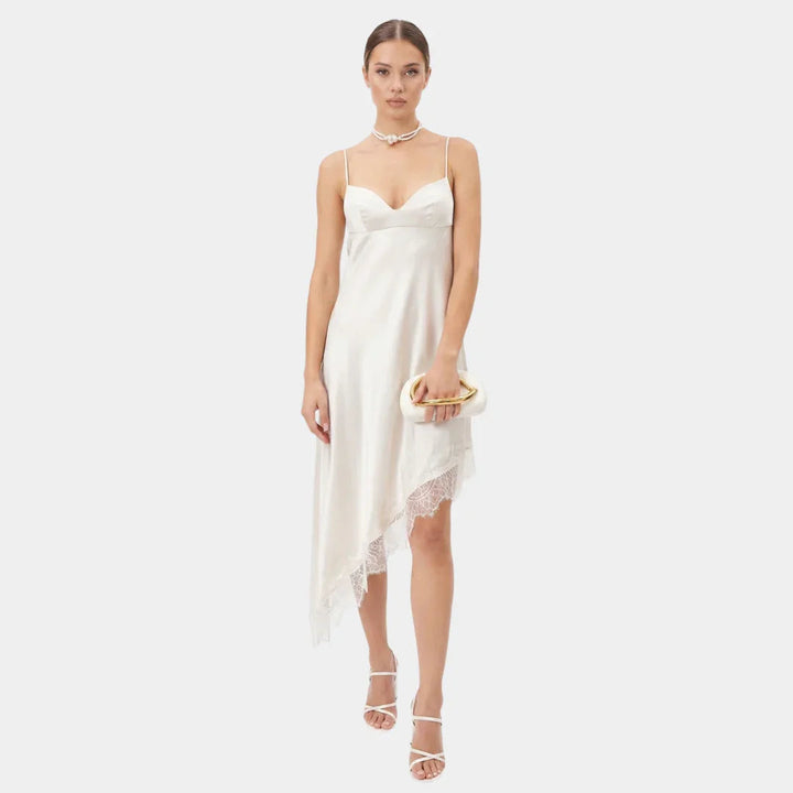 Camille | Romantic elegance with a modern touch