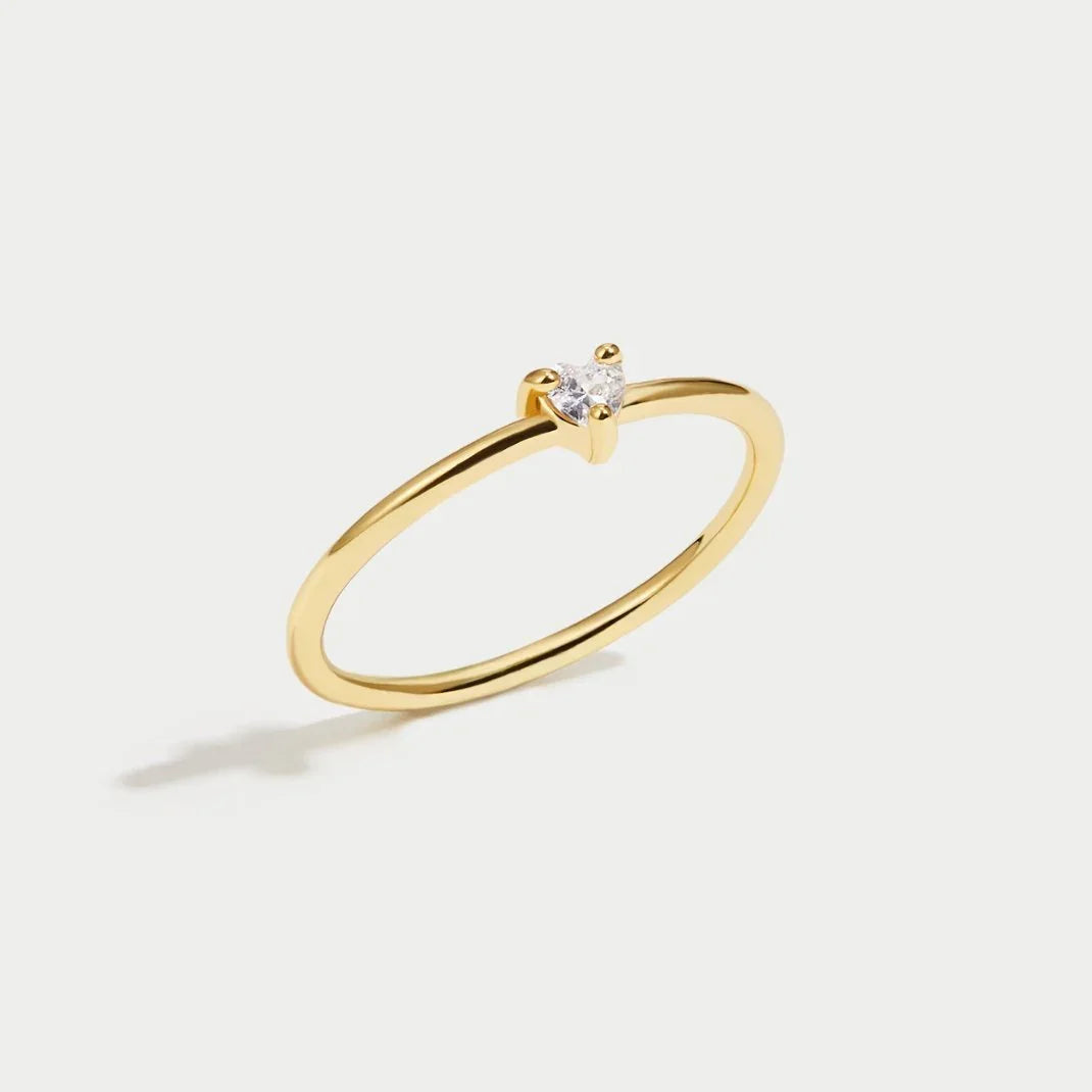 Leonie | A simple gold ring with a smooth surface